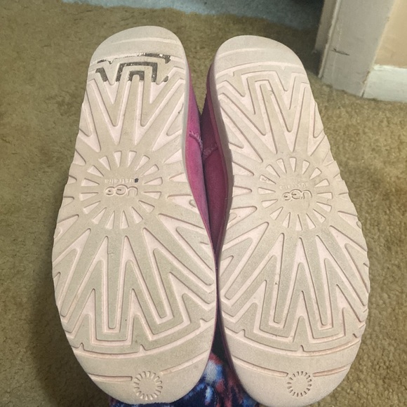 UGG Limited Edition Breast Cancer boots size 7💕 FINAL LISTING PRICE!!MUST GO!! - Picture 4 of 4